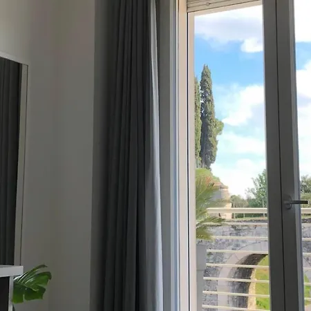 *central Lakeside Apt*swimming Pool & Free Parking Peschiera del Garda